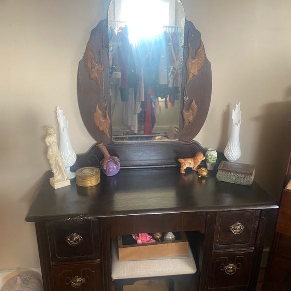 Antique vanity - Picture 1 of 3